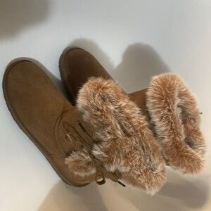 Goose boots,size 9,light brown